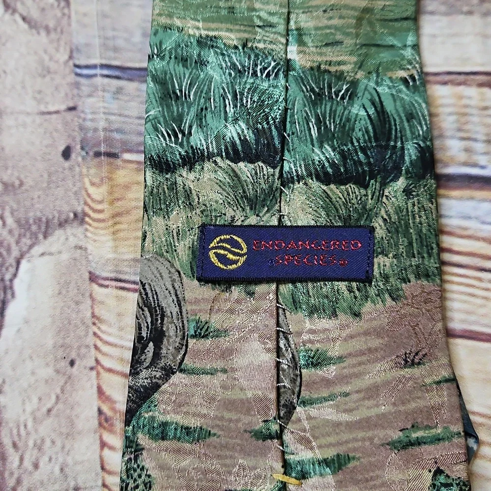 Endangered Species Rino‎ Tie